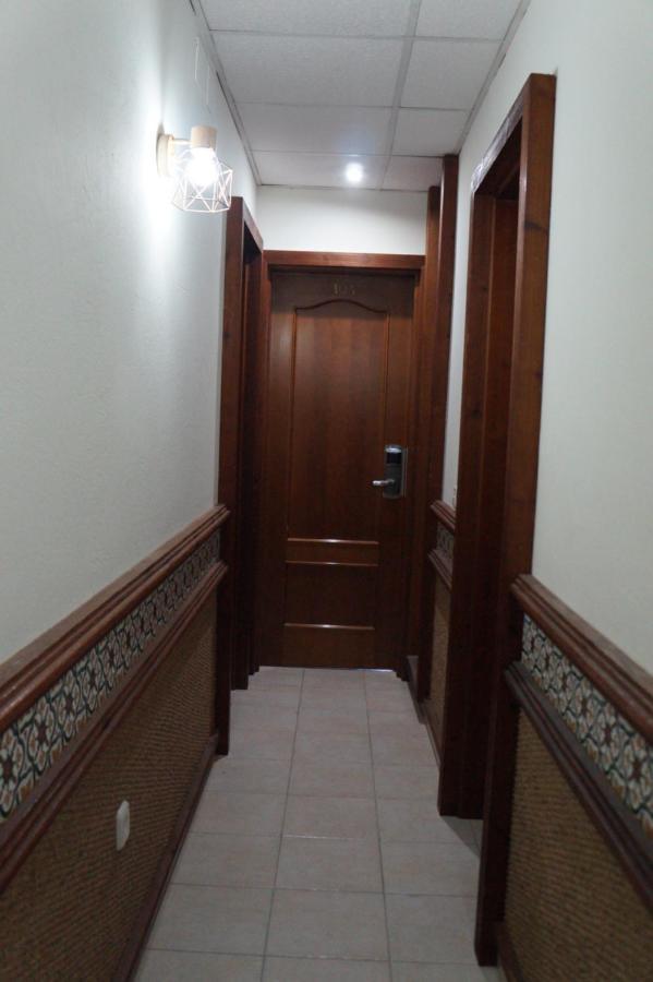 Hostal La Conilena โกนิล เด ลาฟรอนเตรา ภายนอก รูปภาพ
