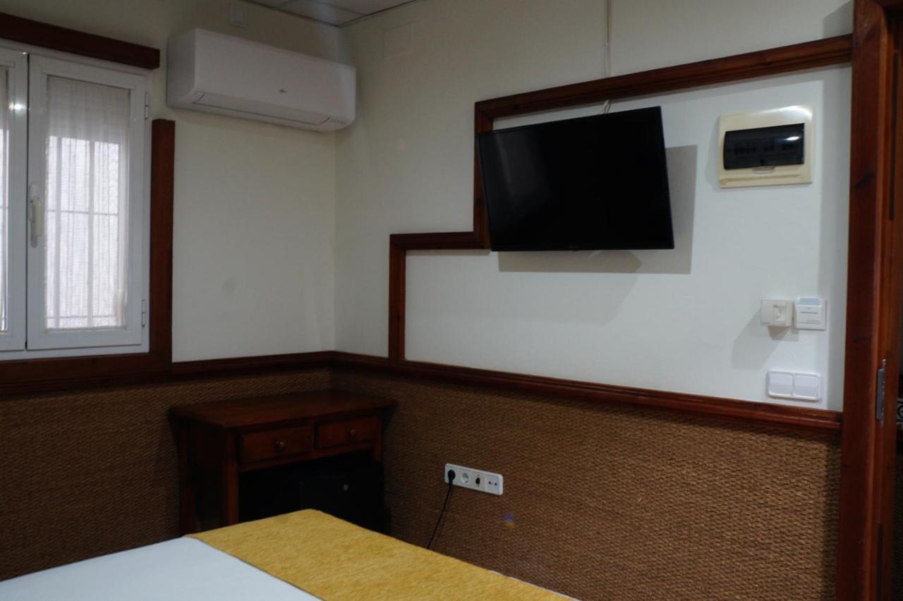Hostal La Conilena โกนิล เด ลาฟรอนเตรา ภายนอก รูปภาพ