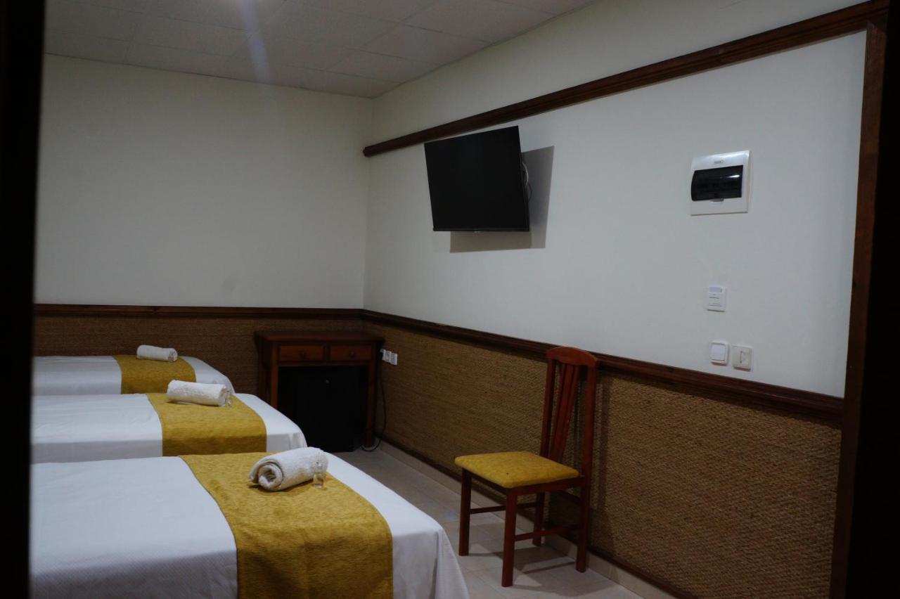 Hostal La Conilena โกนิล เด ลาฟรอนเตรา ภายนอก รูปภาพ