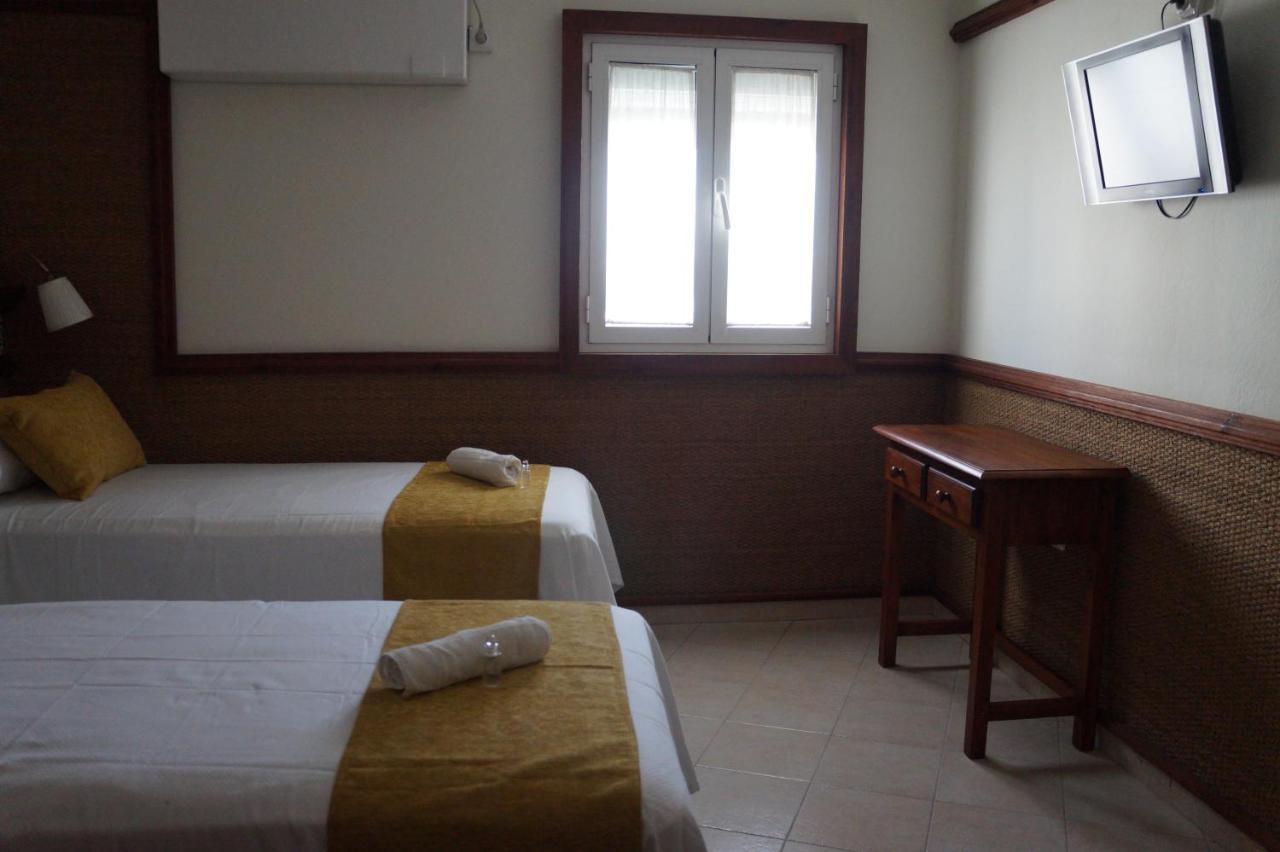 Hostal La Conilena โกนิล เด ลาฟรอนเตรา ภายนอก รูปภาพ