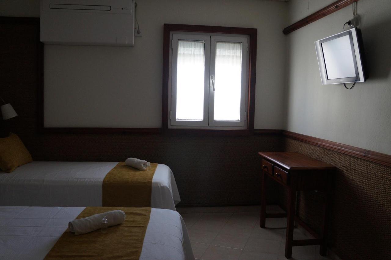 Hostal La Conilena โกนิล เด ลาฟรอนเตรา ภายนอก รูปภาพ