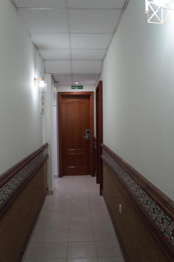 Hostal La Conilena โกนิล เด ลาฟรอนเตรา ภายนอก รูปภาพ