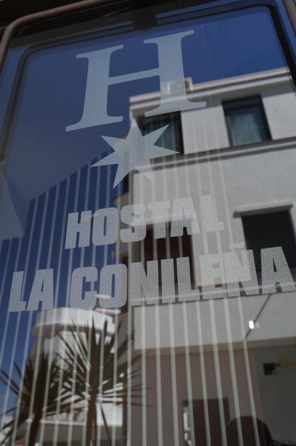 Hostal La Conilena โกนิล เด ลาฟรอนเตรา ภายนอก รูปภาพ