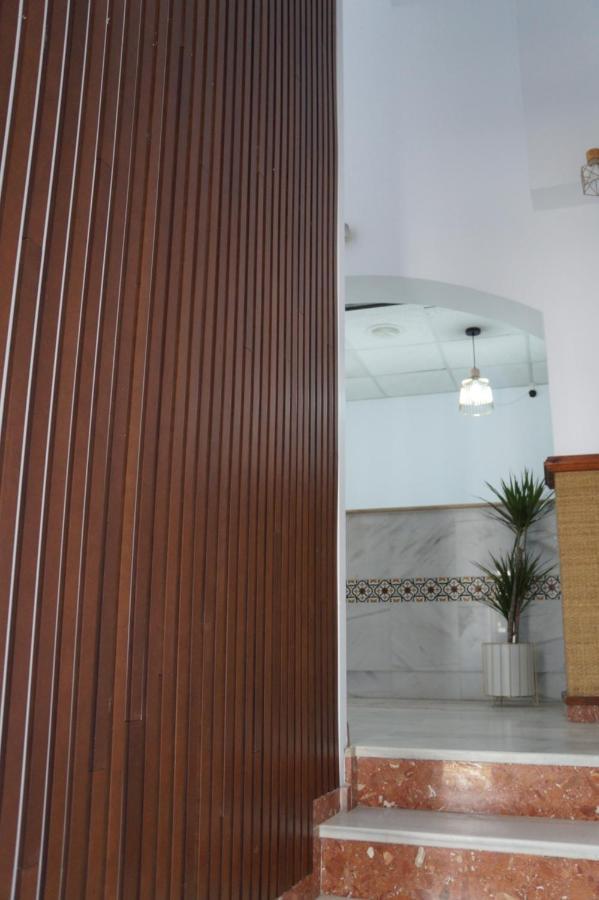 Hostal La Conilena โกนิล เด ลาฟรอนเตรา ภายนอก รูปภาพ