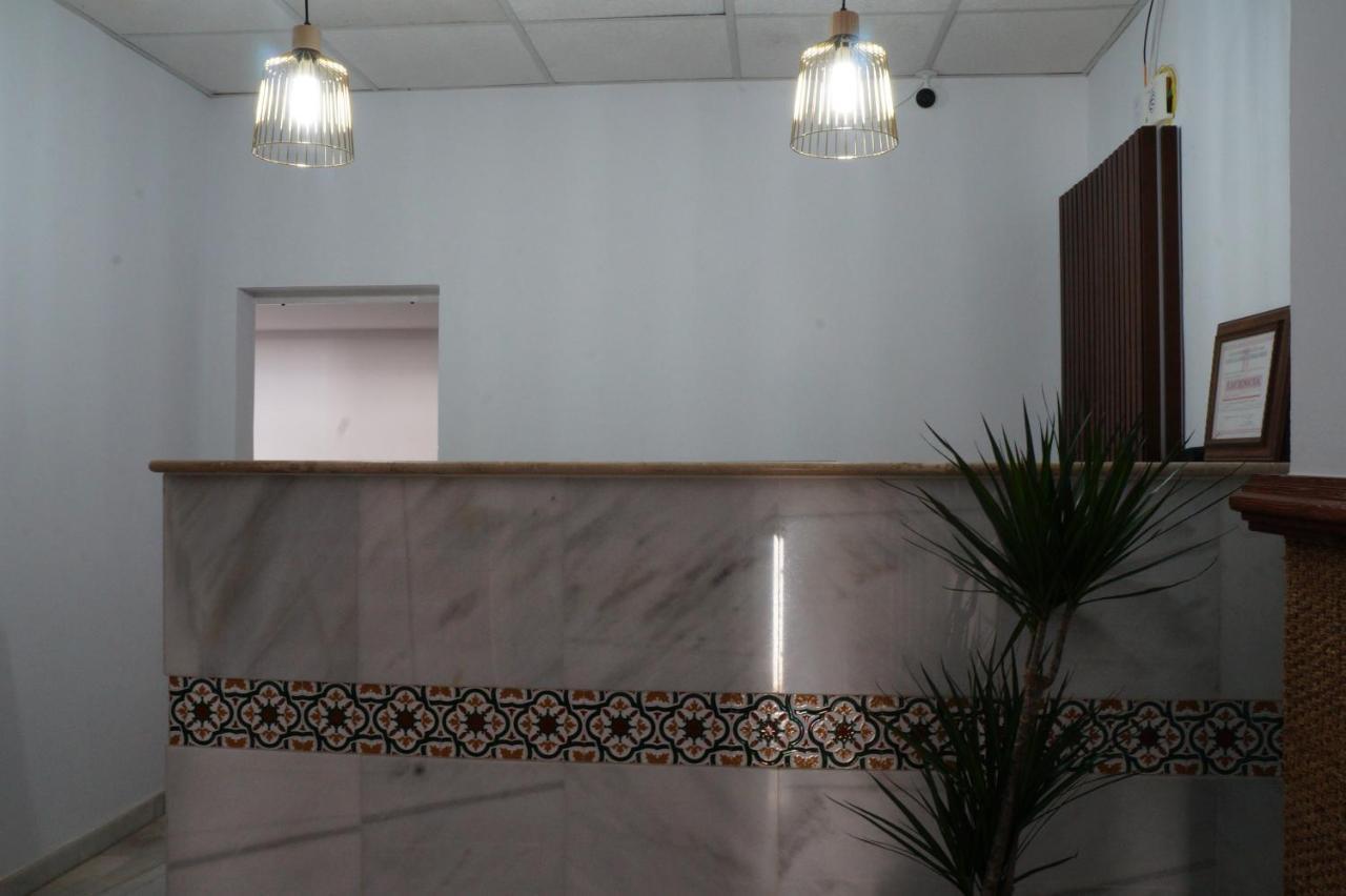Hostal La Conilena โกนิล เด ลาฟรอนเตรา ภายนอก รูปภาพ