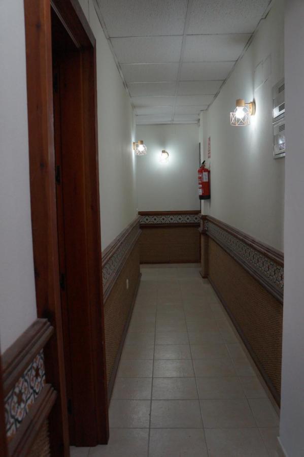Hostal La Conilena โกนิล เด ลาฟรอนเตรา ภายนอก รูปภาพ