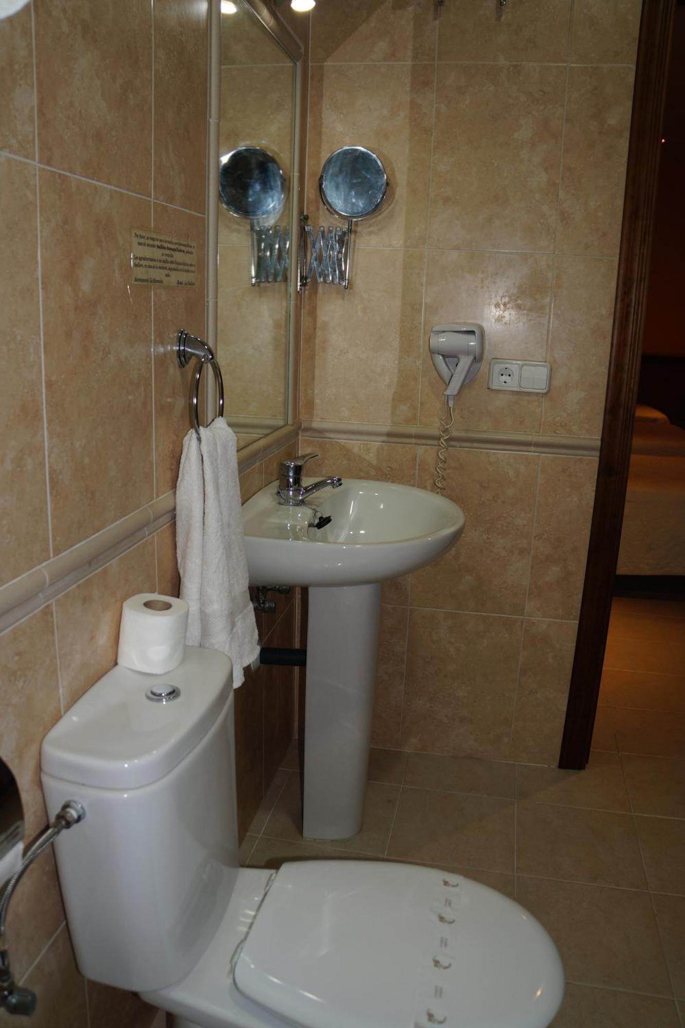 Hostal La Conilena โกนิล เด ลาฟรอนเตรา ห้อง รูปภาพ